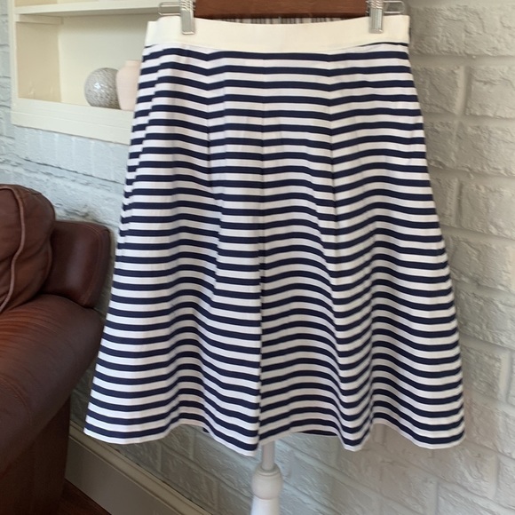 ANN Taylor Loft Navy Blue and White Stripe A-Line Pleated Skirt Size 8 - Picture 3 of 8